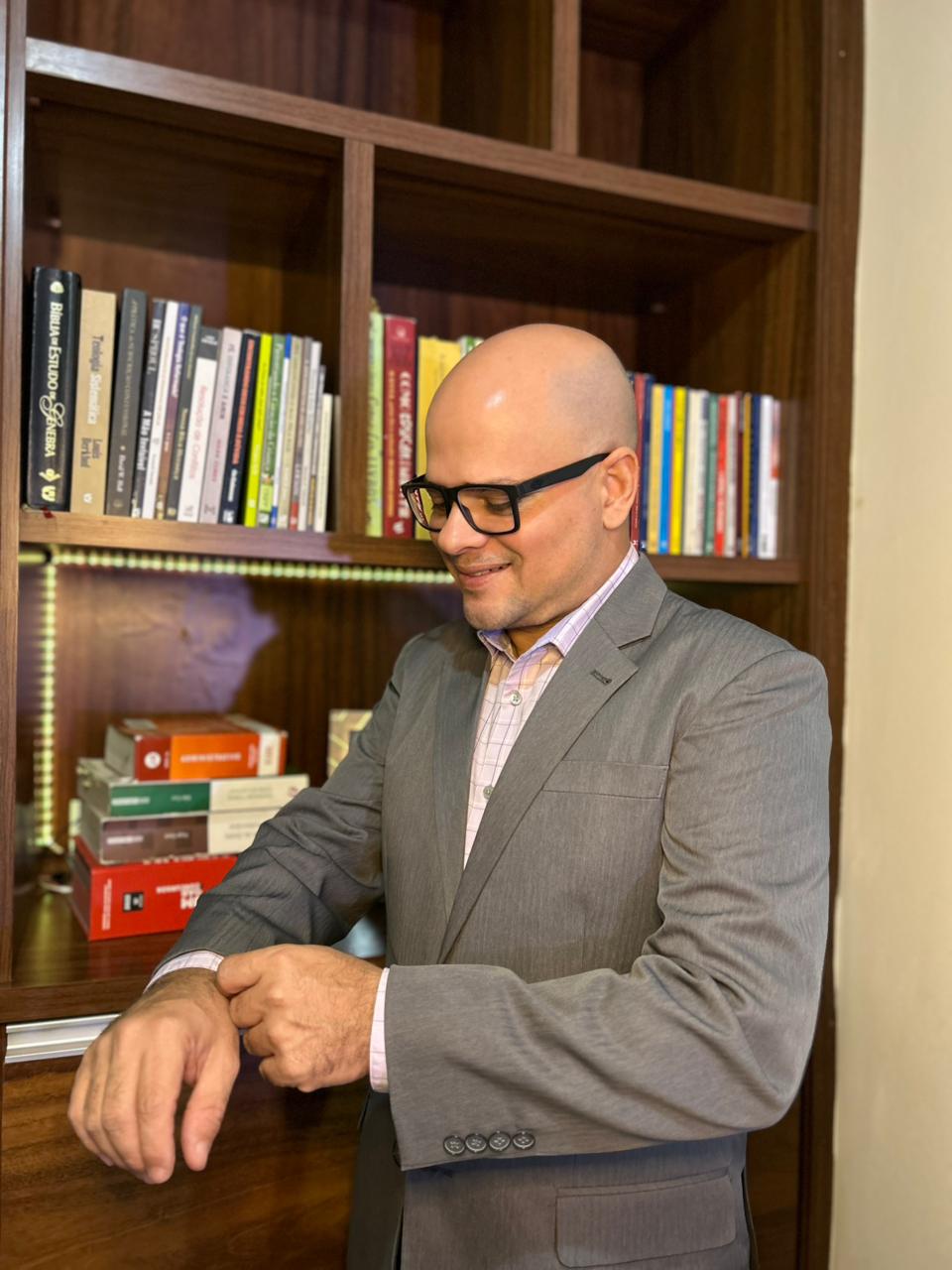 Dr. Gleyser Lawer no escritório
